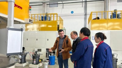 俄羅斯客戶來啦！探秘安捷倫智能自動化噴膠機